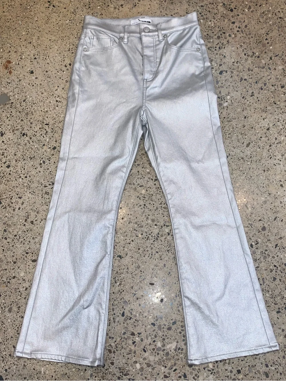 LOFT Silver Metallic “The Kick Crop” stretch Jeans size 26 / 2 NWOT